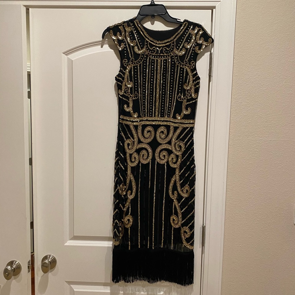 Black cap sleeve midi dress w/gold sequins &fringe